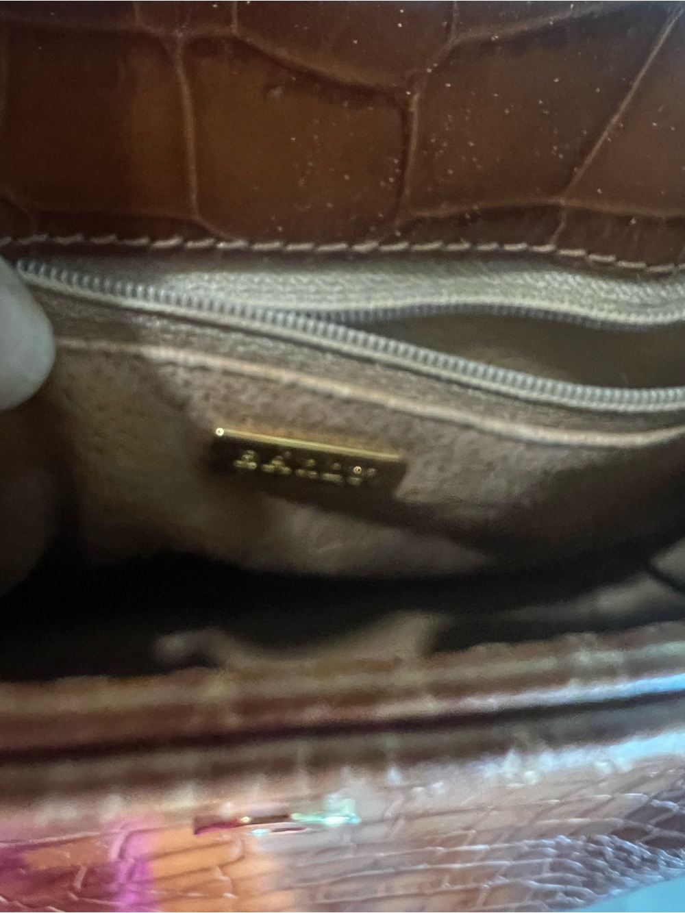 Vintage Brown Croc-Embossed Crossbody Bag with Gold Plaque Exelente condition